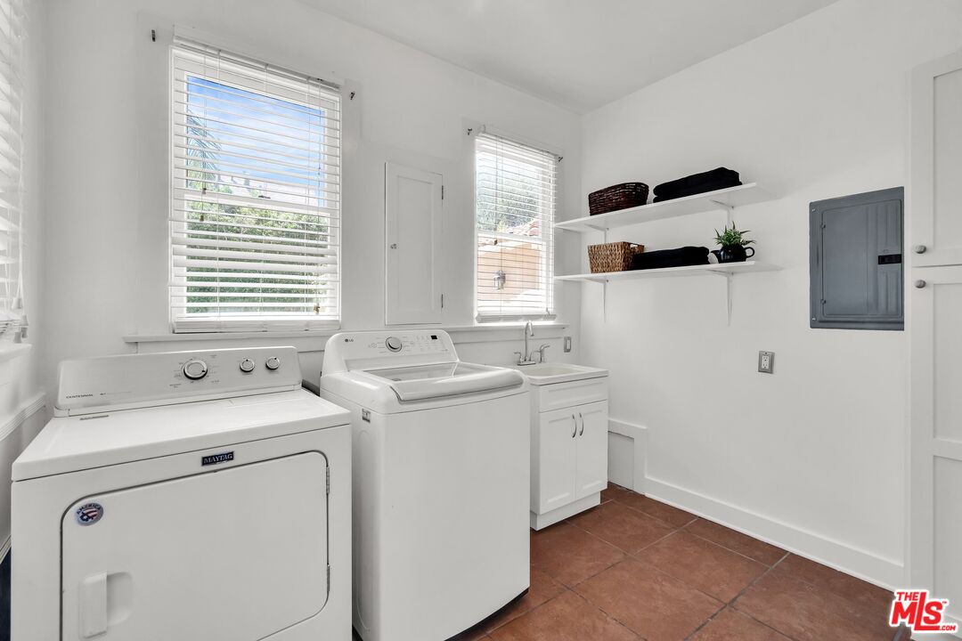 1709 Buckingham Road Los Angeles, CA 90019 - Photo 42 of 69 Gallery Image 42
