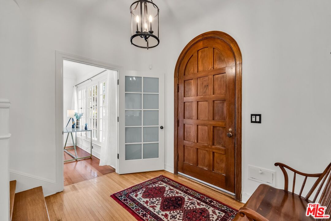 1709 Buckingham Road Los Angeles, CA 90019 - Photo 5 of 69 Gallery Image 5