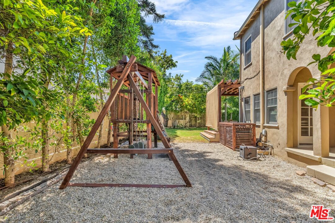 1709 Buckingham Road Los Angeles, CA 90019 - Photo 54 of 69 Gallery Image 54