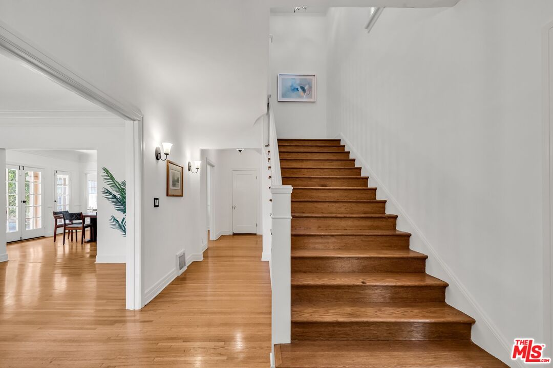 1709 Buckingham Road Los Angeles, CA 90019 - Photo 6 of 69 Gallery Image 6