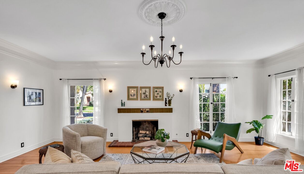 1709 Buckingham Road Los Angeles, CA 90019 - Photo 7 of 69 Gallery Image 7