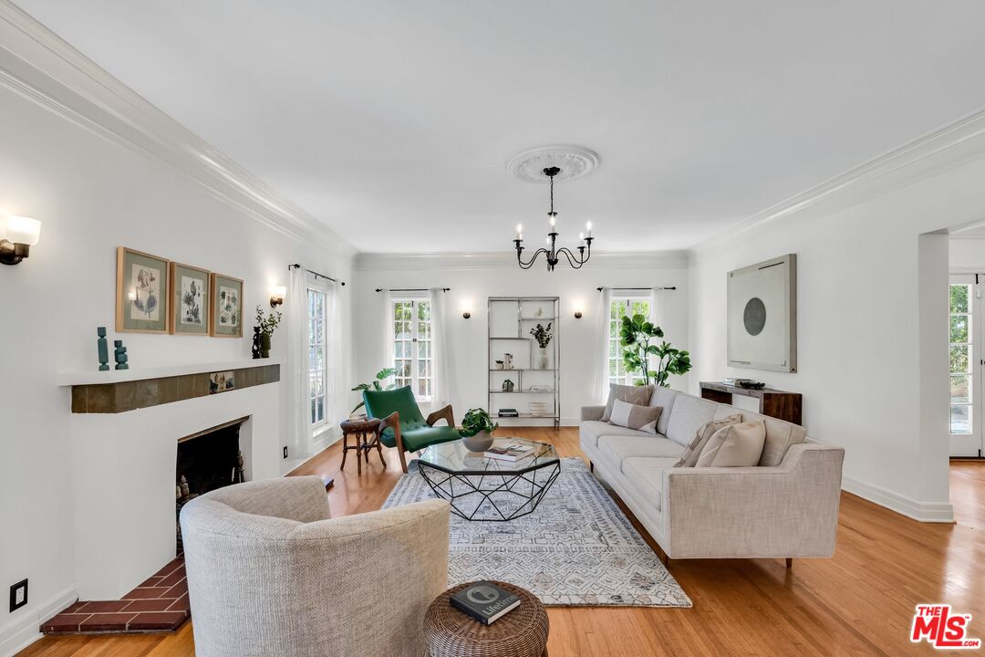1709 Buckingham Road Los Angeles, CA 90019 - Photo 8 of 69 Gallery Image 8