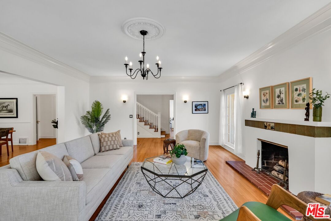 1709 Buckingham Road Los Angeles, CA 90019 - Photo 9 of 69 Gallery Image 9