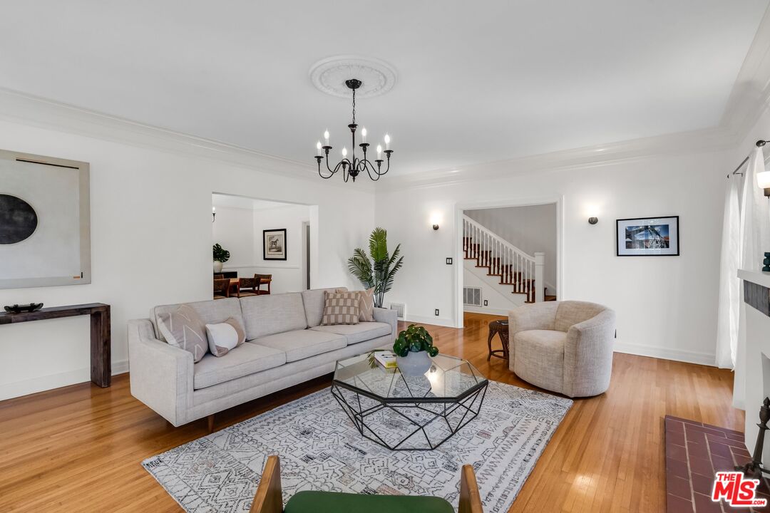 1709 Buckingham Road Los Angeles, CA 90019 - Photo 10 of 69 Gallery Image 10