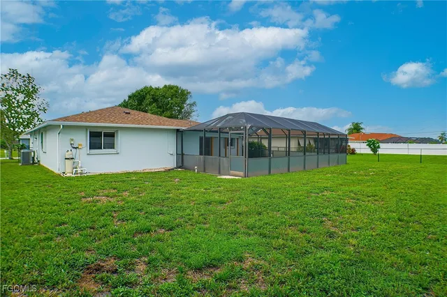 $2,450 | 911 Southeast 19th Street, Cape Coral, FL 33990