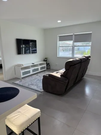 $3,200 | 2314 Pinecrest Court, West Palm Beach, FL 33415