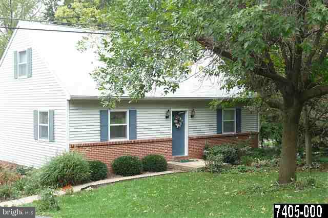 27 Manor Road York, PA 17403 - Photo 1 of 19 Gallery Image 1