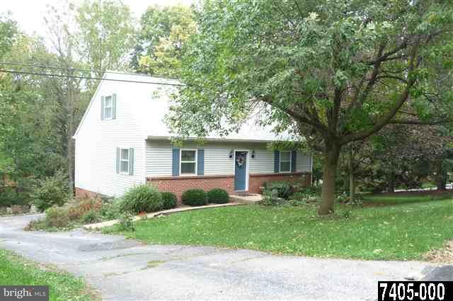 27 Manor Road York, PA 17403 - Photo 2 of 19 Gallery Image 2