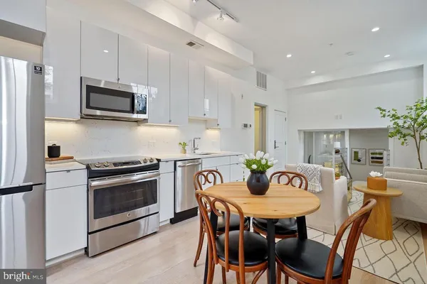 $2,400 | 1211 G Street Southeast, Unit 1, Washington, DC 20003