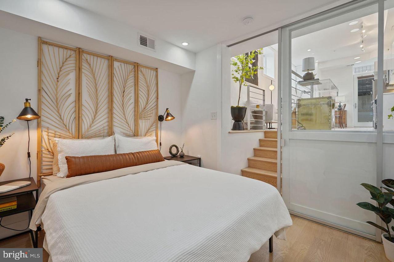 1211 G Street Southeast, Unit 1 Washington, DC 20003 - Photo 12 of 25