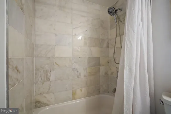 $2,400 | 1211 G Street Southeast, Unit 1, Washington, DC 20003