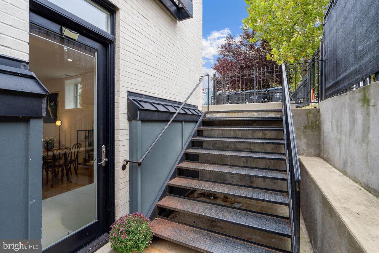 1211 G Street Southeast, Unit 1 Washington, DC 20003 - Photo 19 of 25