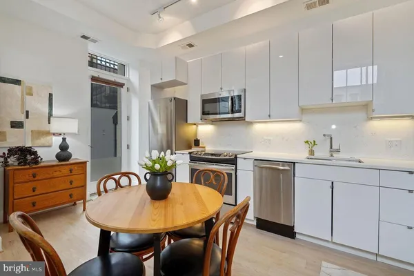 $2,400 | 1211 G Street Southeast, Unit 1, Washington, DC 20003