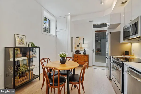 $2,400 | 1211 G Street Southeast, Unit 1, Washington, DC 20003