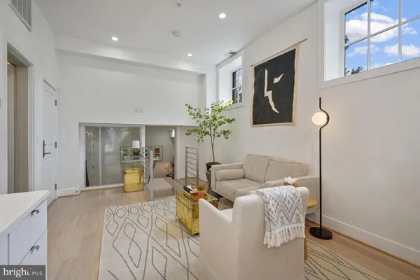 $2,400 | 1211 G Street Southeast, Unit 1, Washington, DC 20003