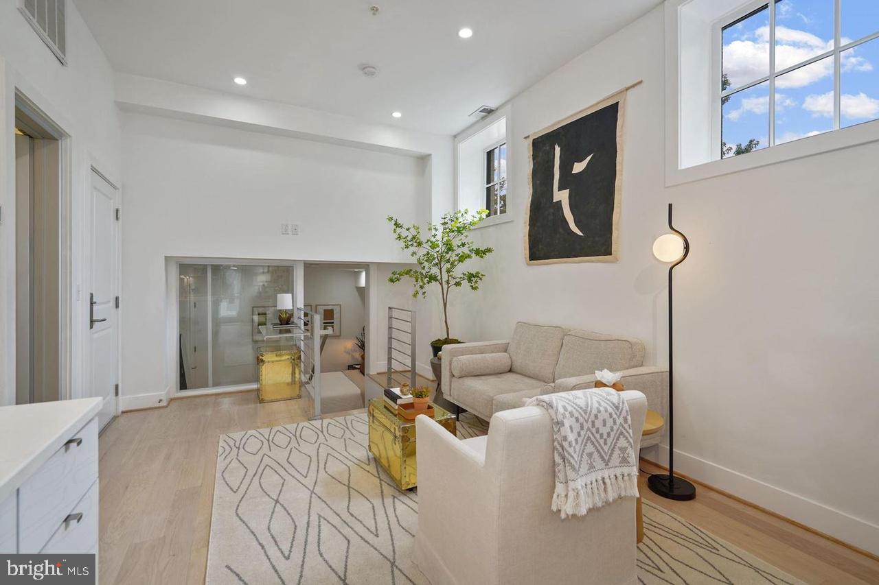 1211 G Street Southeast, Unit 1 Washington, DC 20003 - Photo 6 of 25