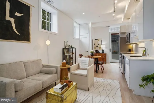 $2,400 | 1211 G Street Southeast, Unit 1, Washington, DC 20003