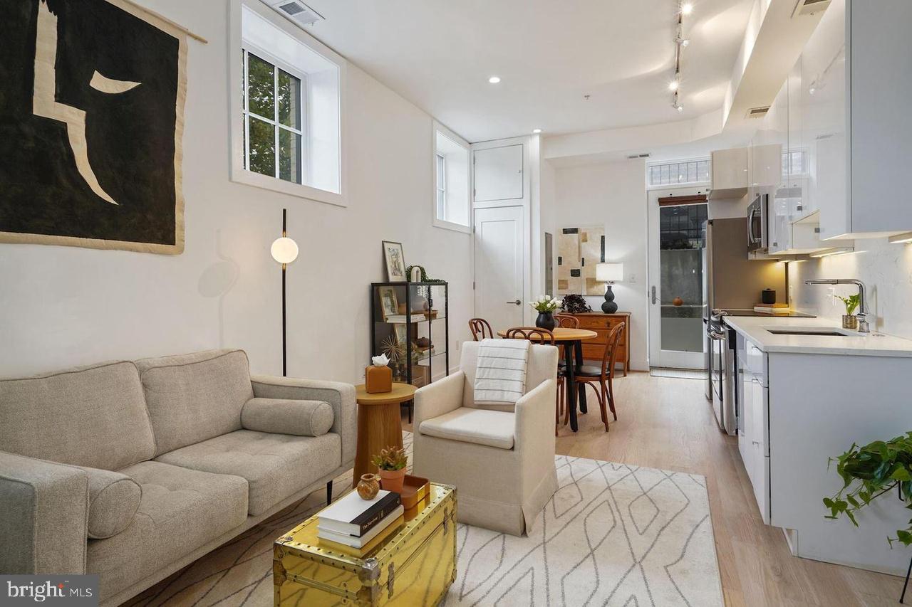 1211 G Street Southeast, Unit 1 Washington, DC 20003 - Photo 7 of 25