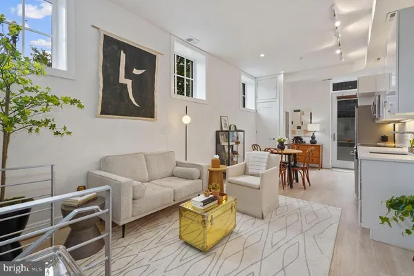 $2,400 | 1211 G Street Southeast, Unit 1, Washington, DC 20003