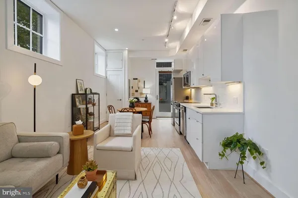 $2,400 | 1211 G Street Southeast, Unit 1, Washington, DC 20003