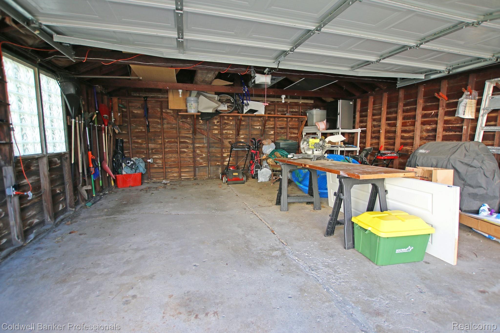 3796 Greenfield Road Berkley, MI 48072 - Photo 34 of 40 34) Garage.jpg