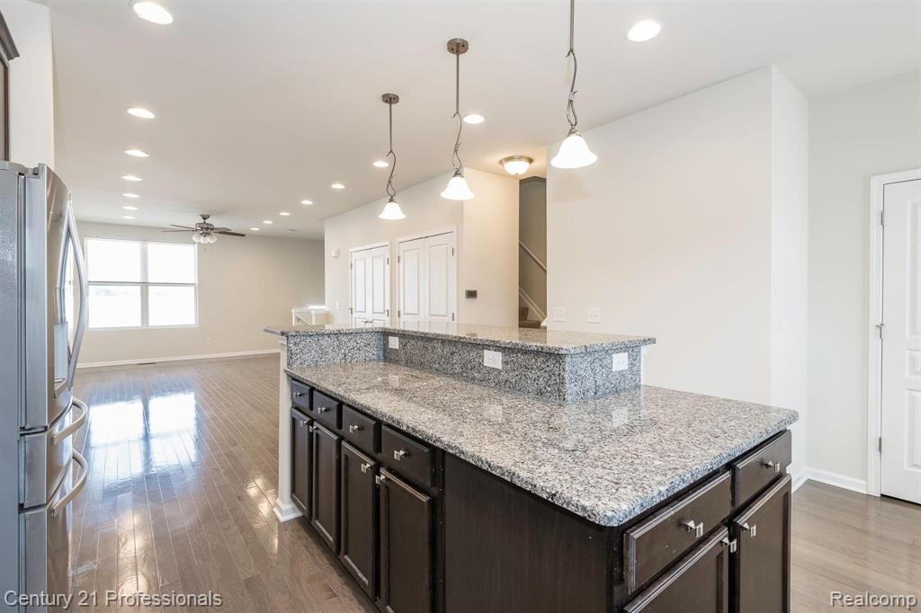 855 Barclay Circle Rochester Hills, MI 48307 - Photo 8 of 30