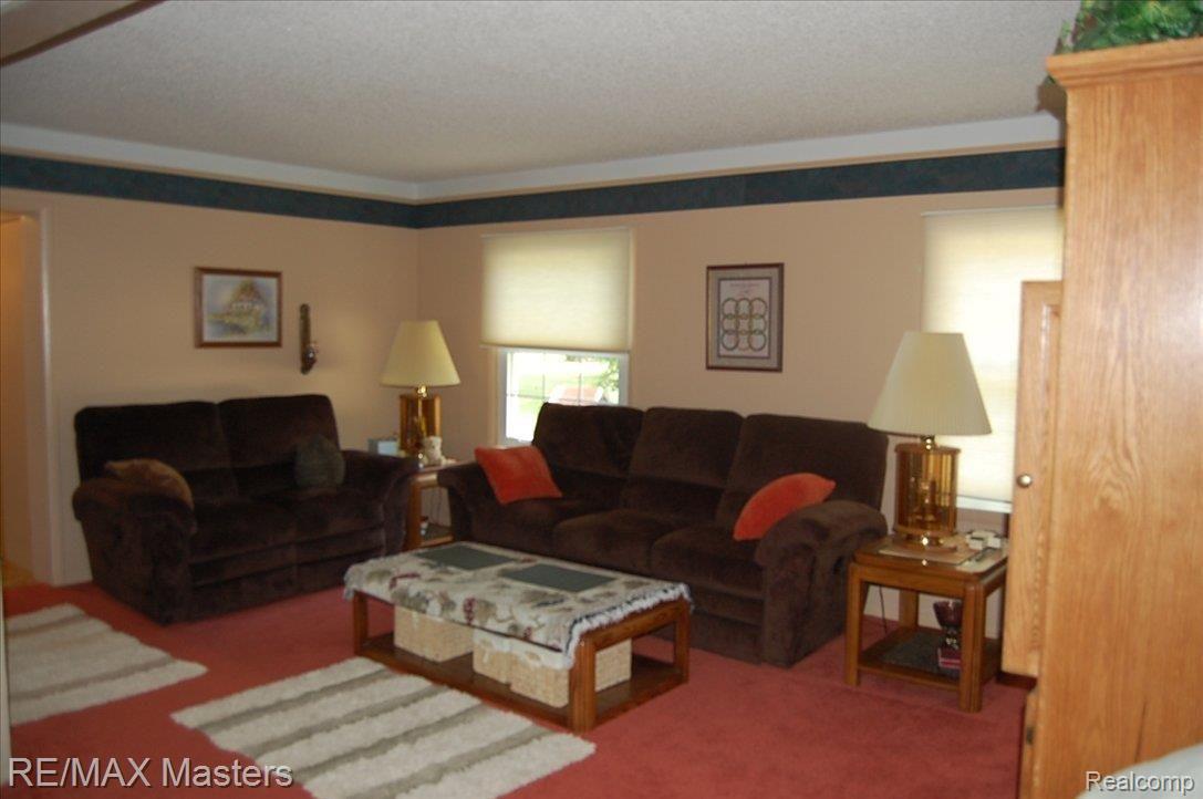 26039 Bernadine Road New Boston, MI 48164 - Photo 4 of 7 great room
