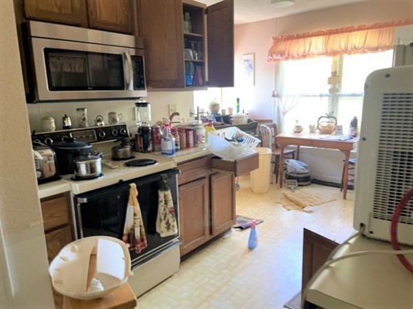 33 Castlegate Drive, Unit B Springfield, MA 01129 - Photo 4 of 18 a kitchen with a sink and a stove top oven