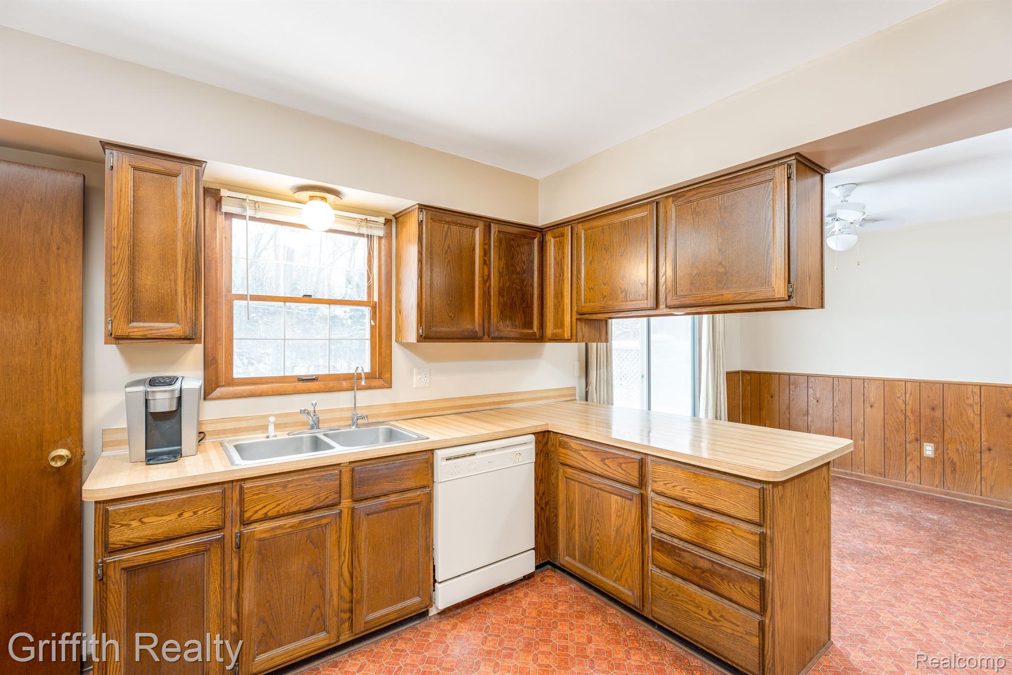 11343 Buno Road Brighton, MI 48114 - Photo 14 of 35