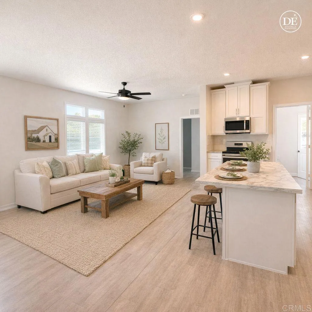 375 East Ross, Unit 403 El Centro, CA 92243 - Photo 5 of 14 Huge great room for relaxing