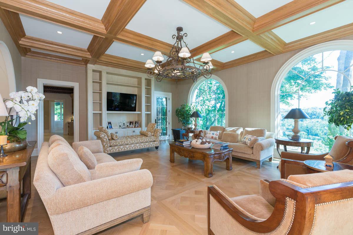 624 Chain Bridge Road McLean, VA 22101 - Photo 11 of 30 Family Room