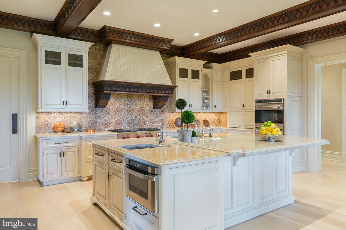 624 Chain Bridge Road McLean, VA 22101 - Photo 12 of 30 Kitchen