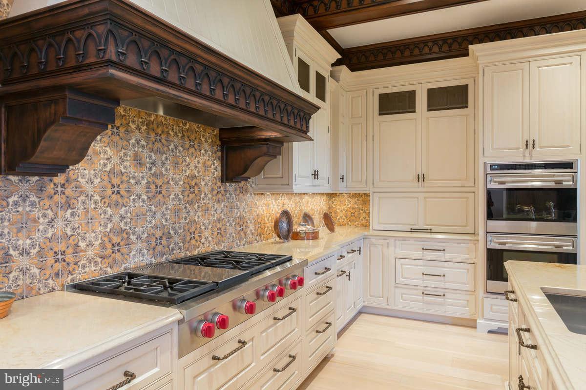 624 Chain Bridge Road McLean, VA 22101 - Photo 13 of 30 Kitchen