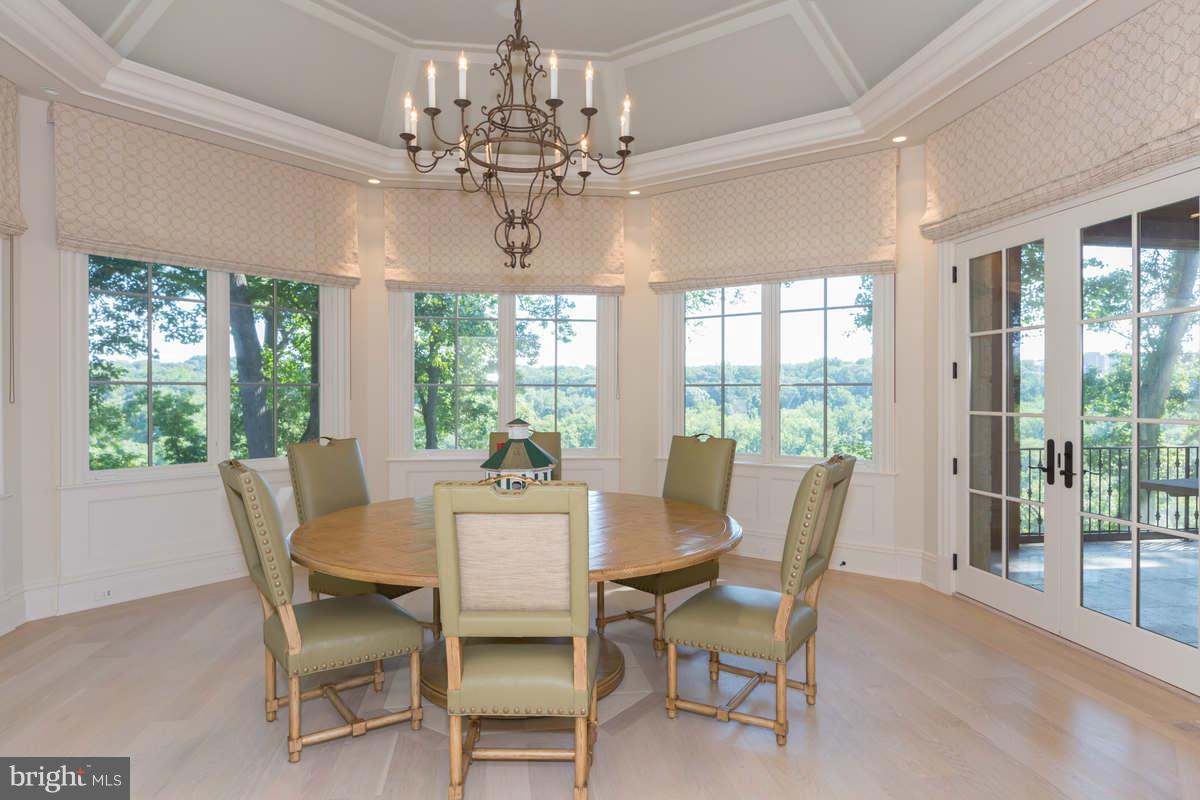 624 Chain Bridge Road McLean, VA 22101 - Photo 16 of 30 Kitchen