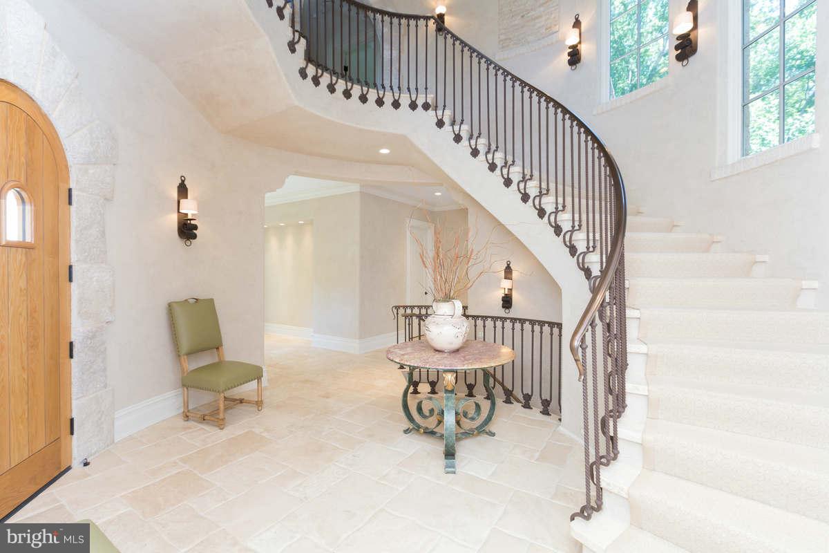 624 Chain Bridge Road McLean, VA 22101 - Photo 17 of 30 Interior (General)