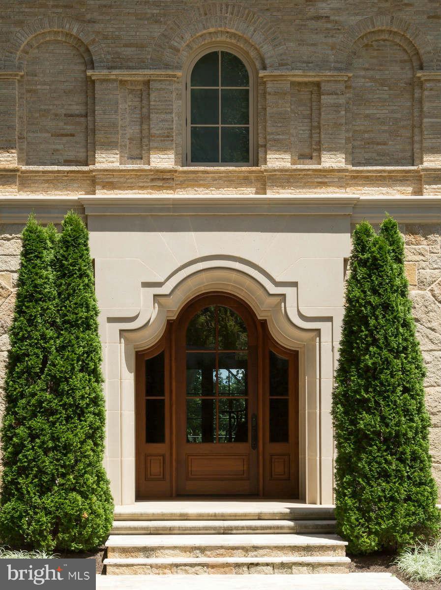 624 Chain Bridge Road McLean, VA 22101 - Photo 4 of 30 Exterior (General)