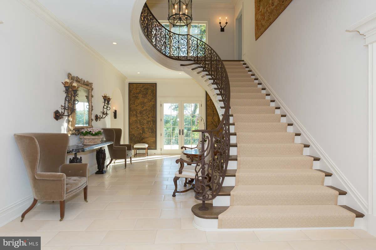 624 Chain Bridge Road McLean, VA 22101 - Photo 5 of 30 Interior (General)