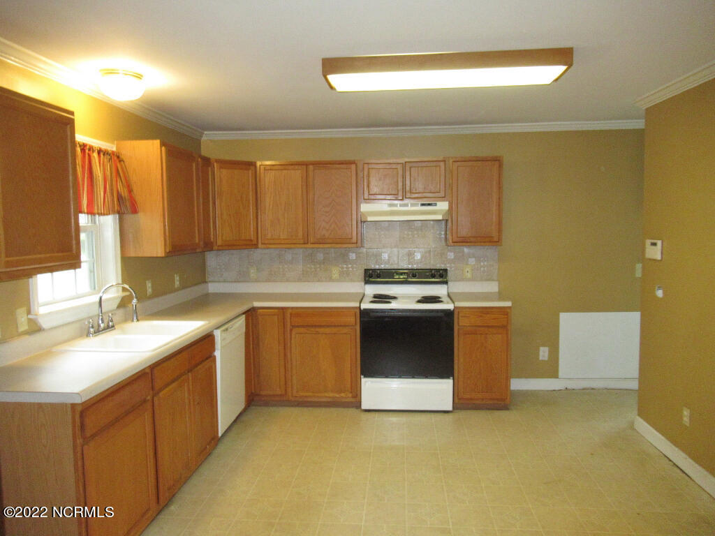 4406 Spring Pines Road Winterville, NC 28590 - Photo 10 of 24 KITCHEN