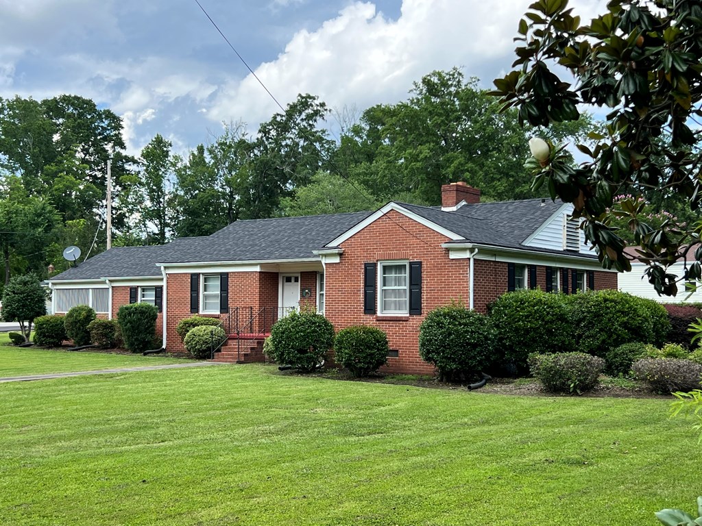 501 Cedar Street Clinton, SC 29325 - Photo 3 of 31