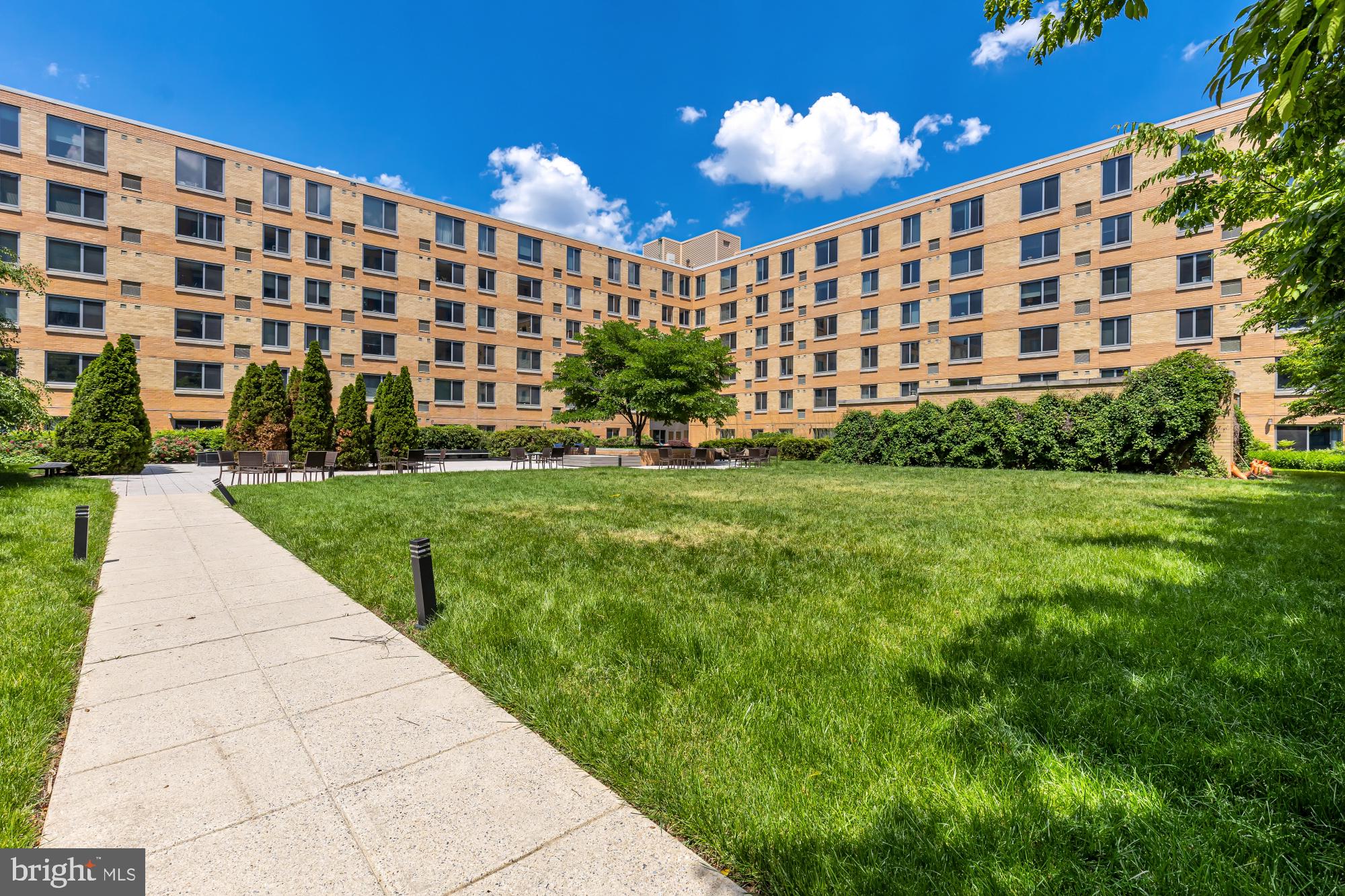 475 K Street Northwest, Unit 1126 Washington, DC 20001 - Photo 44 of 51 a view of a large building