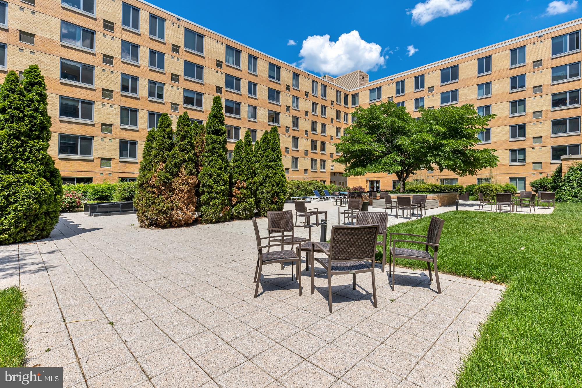 475 K Street Northwest, Unit 1126 Washington, DC 20001 - Photo 45 of 51 a house view with a sitting space and garden