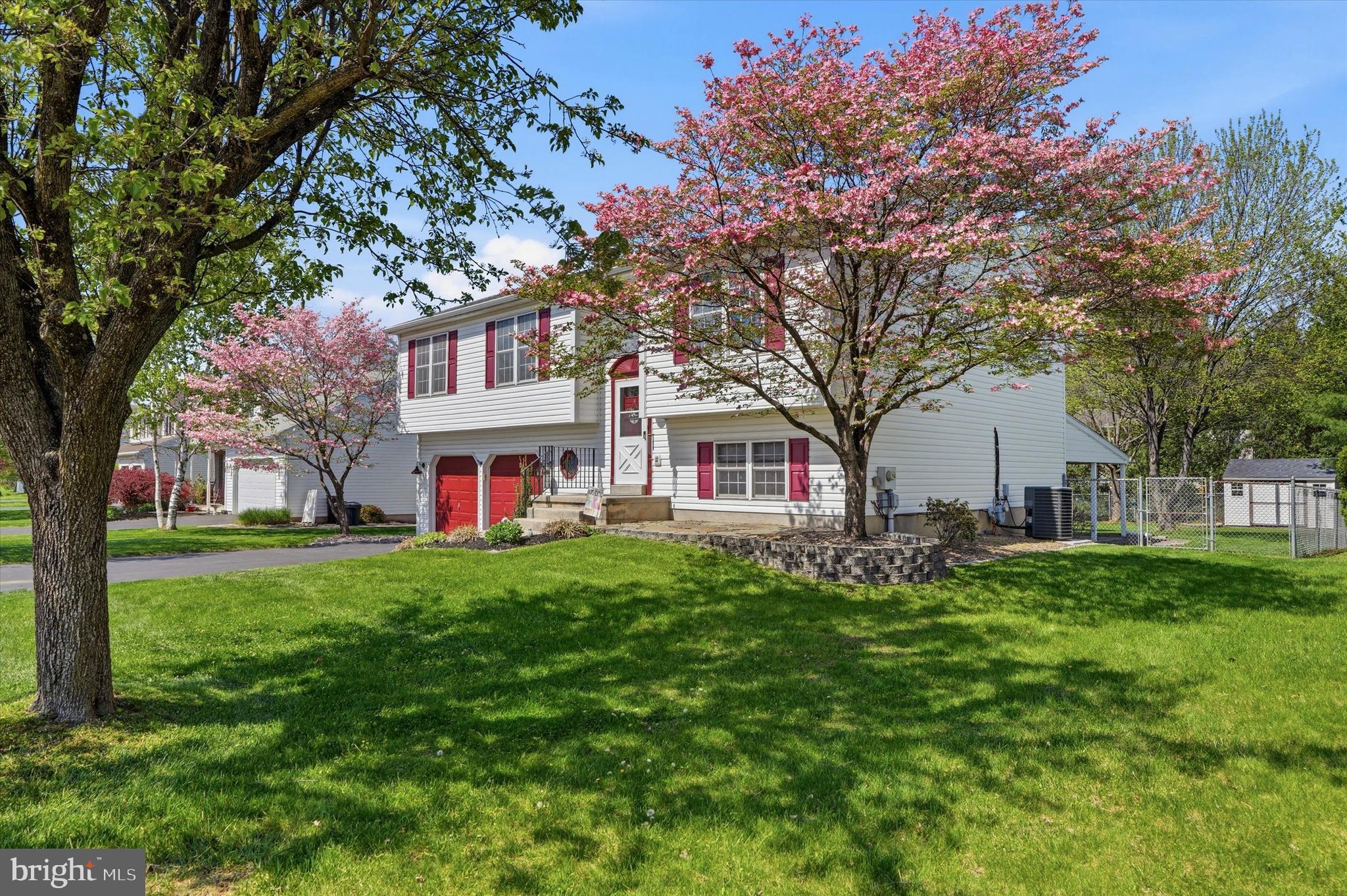 4451 Green Tree Road Reading, PA 19606 - Photo 3 of 38