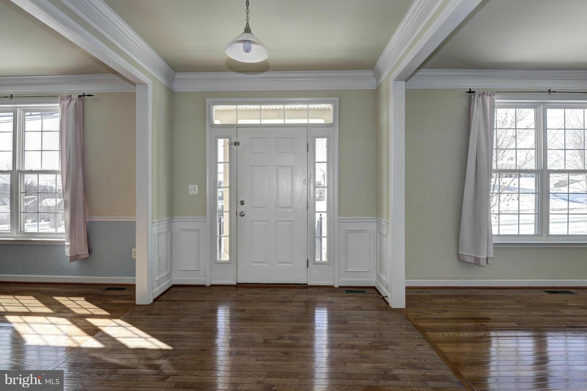 23203 Frederick Road Clarksburg, MD 20871 - Photo 2 of 26 Entry Foyer