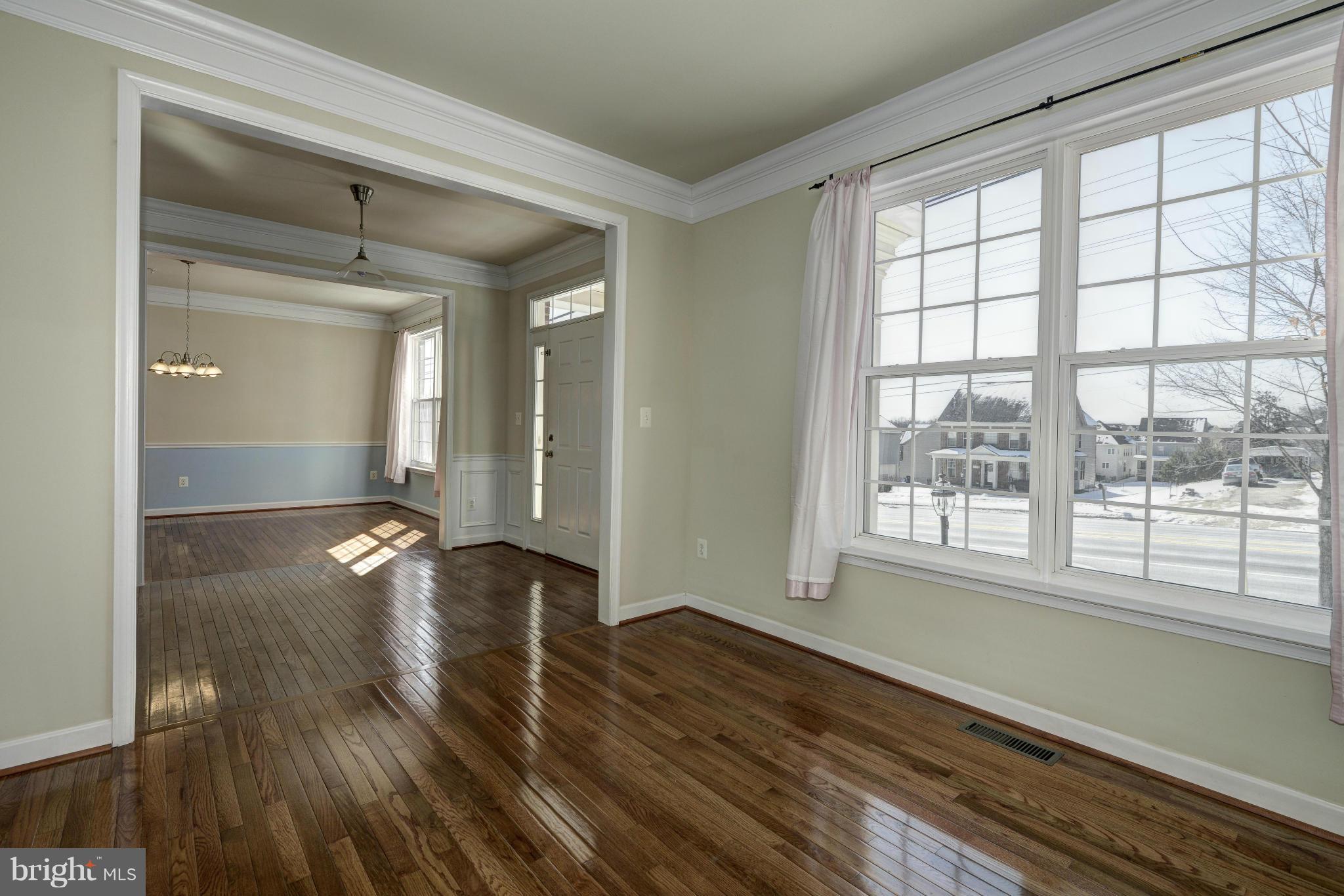23203 Frederick Road Clarksburg, MD 20871 - Photo 5 of 26 Living Room