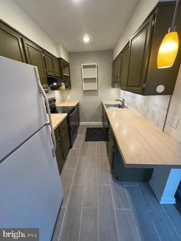 $2,000 | 4803 Wellington Drive, Unit 104, Chevy Chase, MD 20815