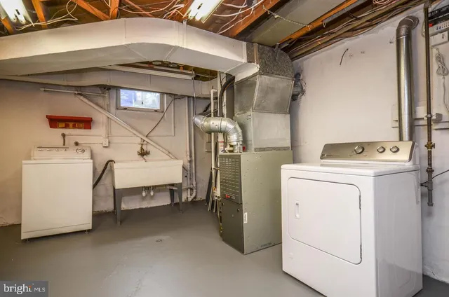 $3,300 | 4426 Hallet Street, Rockville, MD 20853