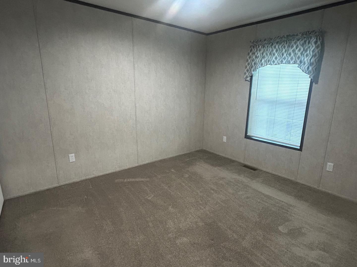 2501 Tilton Road, Unit 323 Egg Harbor Township, NJ 08234 - Photo 6 of 9 an empty room with a window