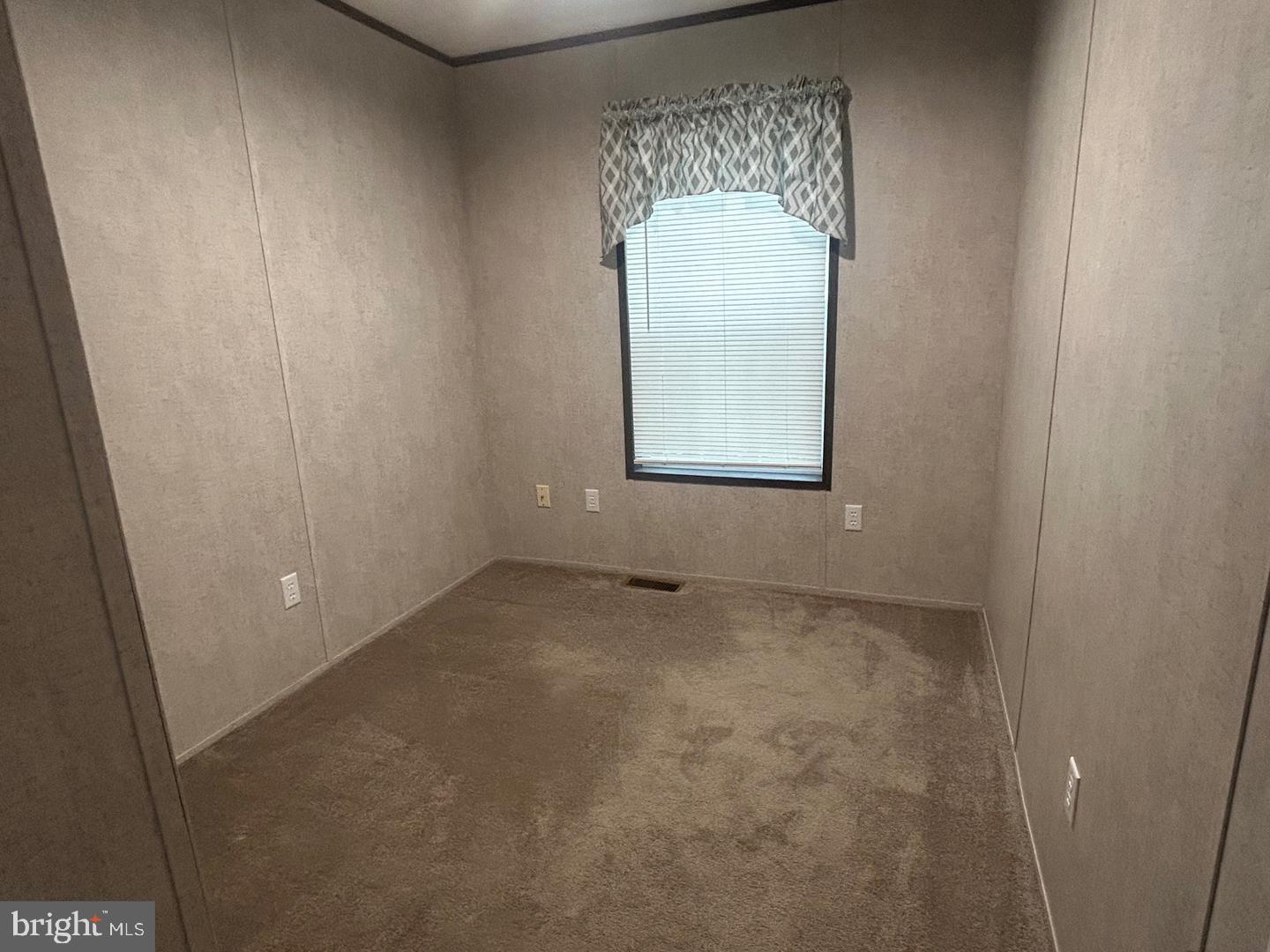 2501 Tilton Road, Unit 323 Egg Harbor Township, NJ 08234 - Photo 7 of 9 an empty room with a window