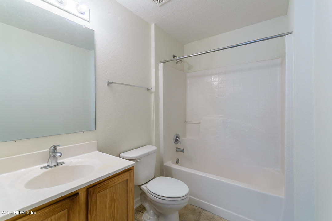 10550 Autumn Trace Road Jacksonville, FL 32257 - Photo 14 of 20 Owner's Suite Shower with Tub