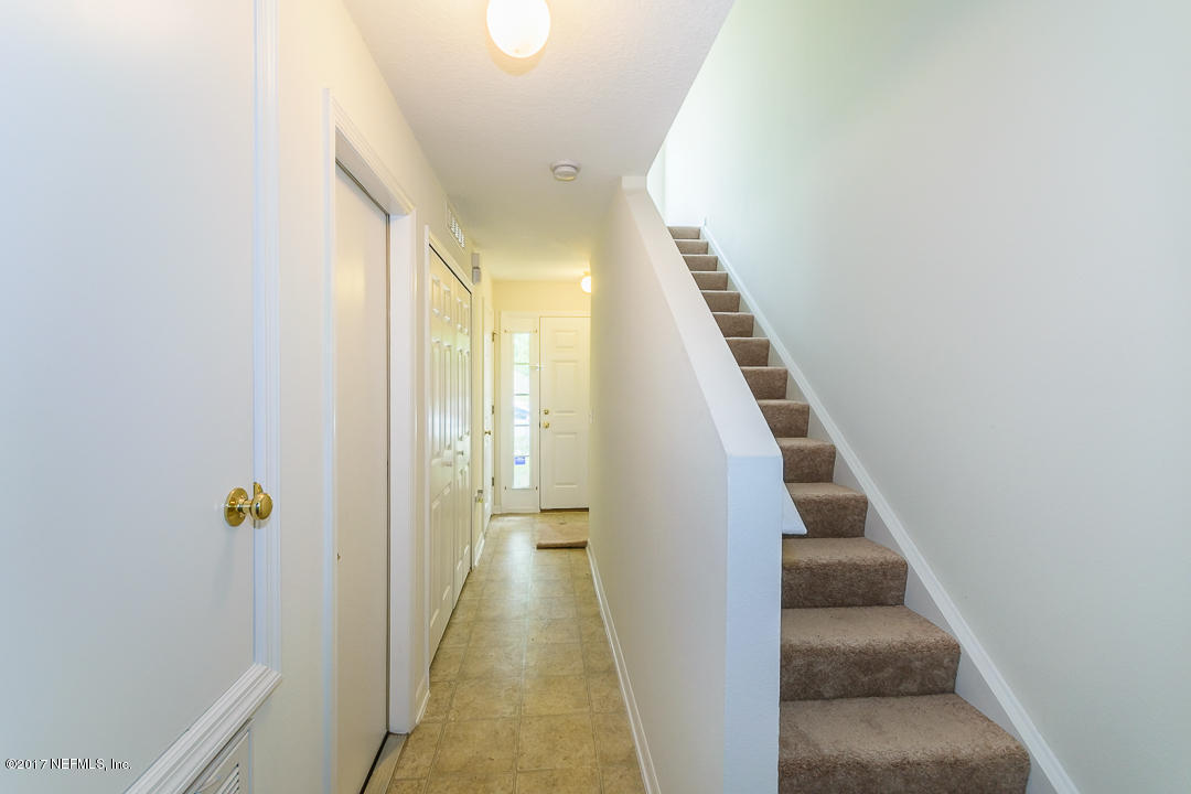10550 Autumn Trace Road Jacksonville, FL 32257 - Photo 3 of 20 Foyer & Staircase